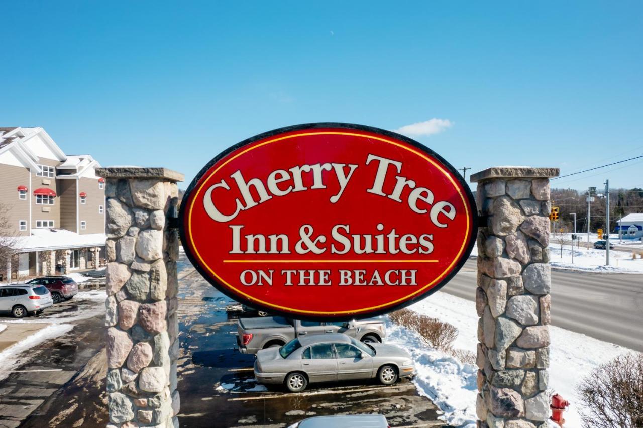 Cherry Tree Inn & Suites 트래버스 시티 외부 사진